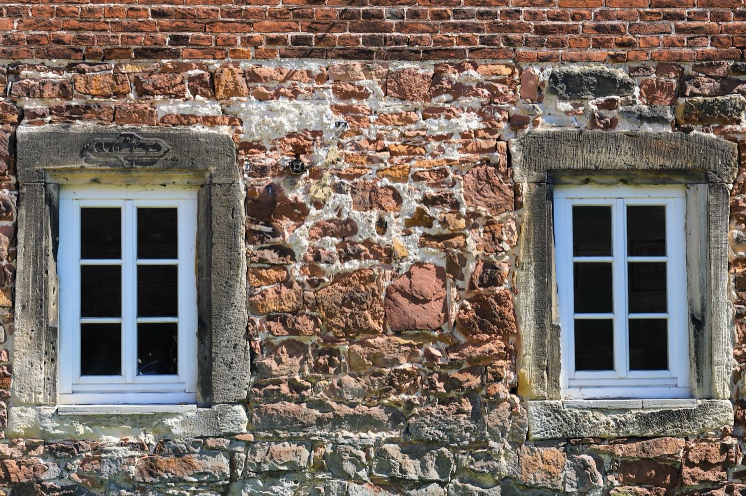 Starý kamenný dom pred rekonštrukciou